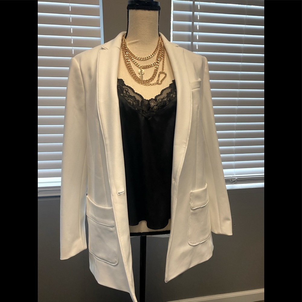 NWT BEAUTIFUL White Michael Kors blazer!